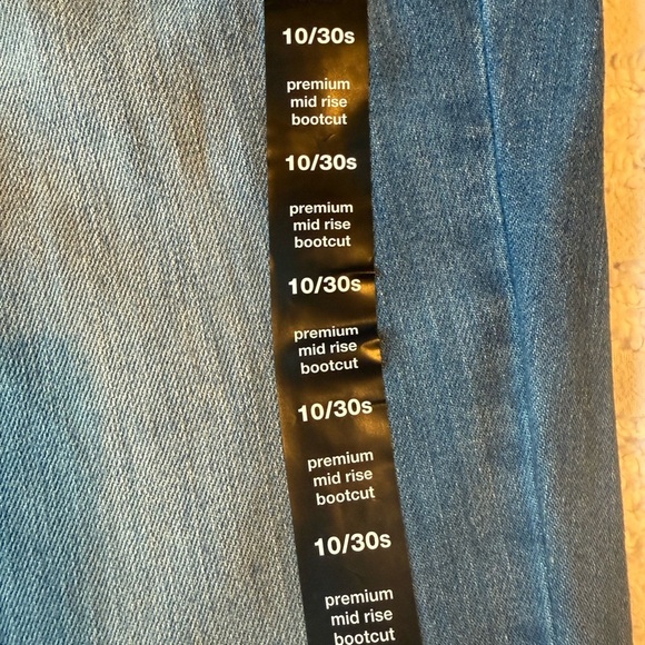 GAP  NWT Premium Mid Rise Bootcut Jeans - Blue Size 10/30 - Picture 3 of 7